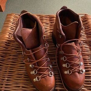 NIB Danner leather boots for backpacking & hiking